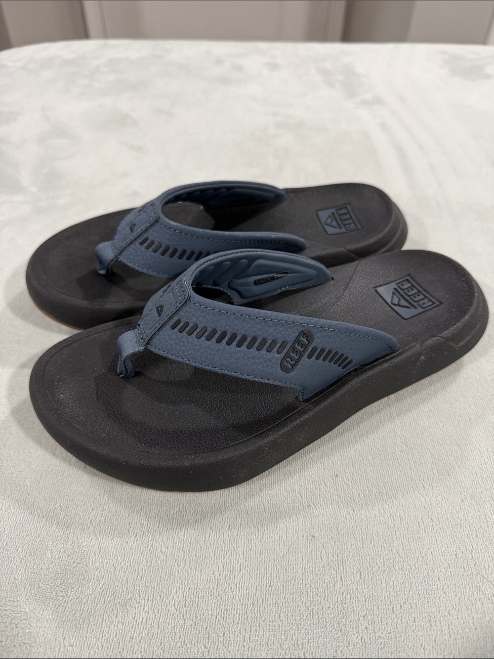 Reef Men’s Navy and Black Thong Sandals